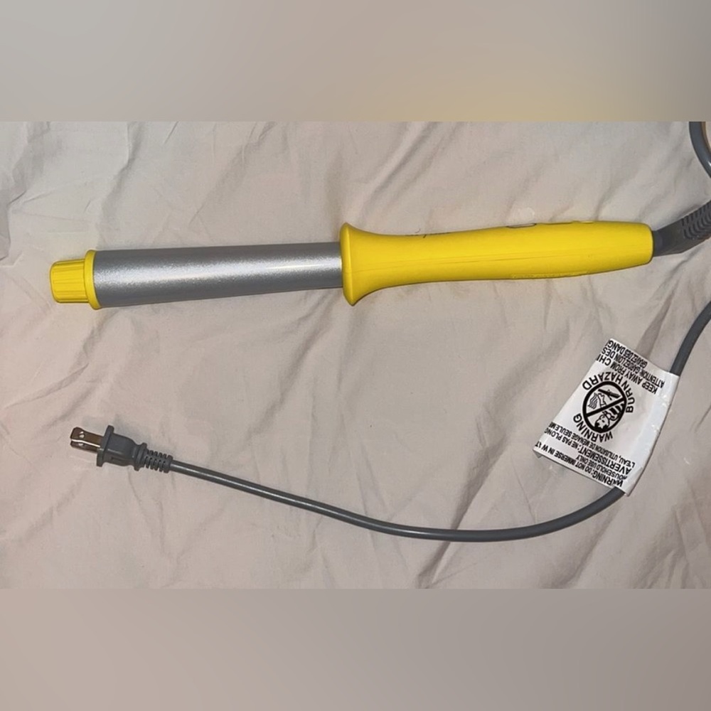 The Wrap Party Styling Wand Drybar (curling iron)